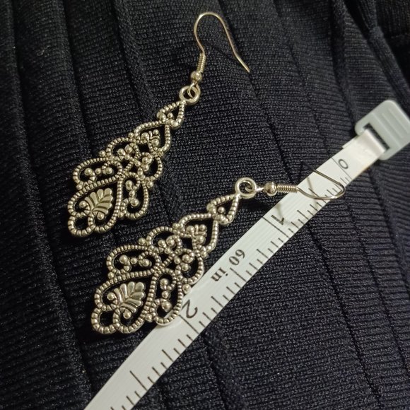 ⭐NWT Metal Boho Hollow Design Drop Dangle Earrings - Picture 2 of 2